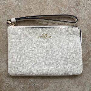 Coach wristlet brand new